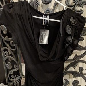 Black shirt with one shoulder rose details new